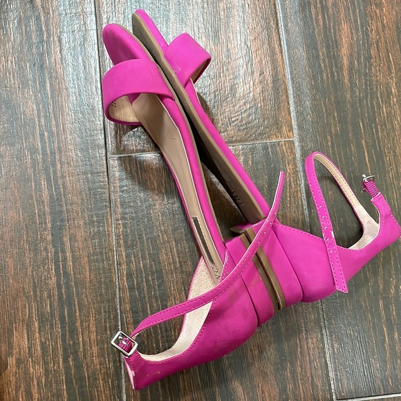 Fuchsia sandals - Picture 3 of 4